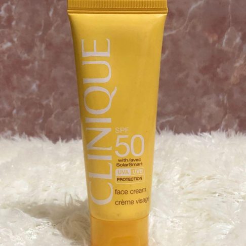 clinique-sun-spf50-solarsmart-face-creme-arte3