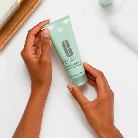 clinique-exfoliating-scrub-gommage-tonique-arte