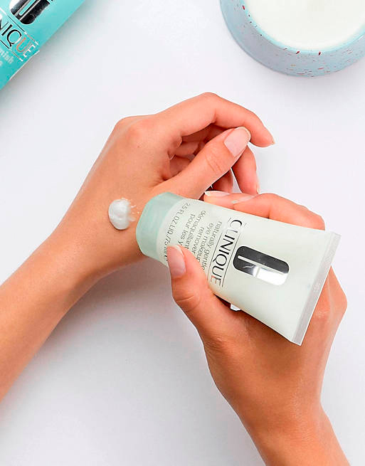 clinique-naturally-gentle-eye-makeuo-remover-arte